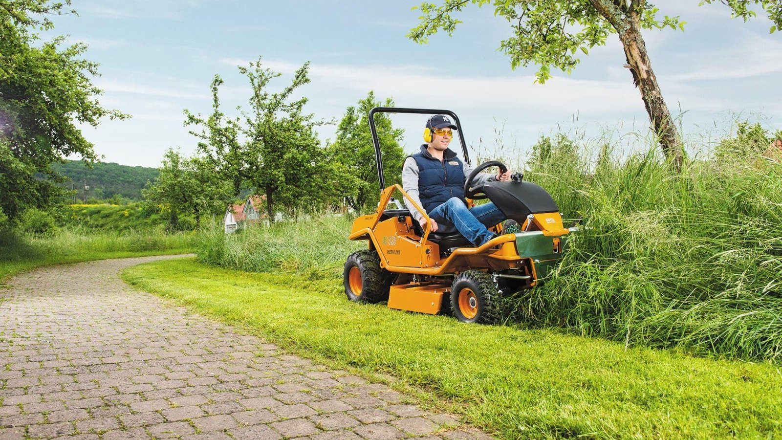 AS 920 Sherpa 2WD Loncin Ride-On Rough Cutter - Image 2