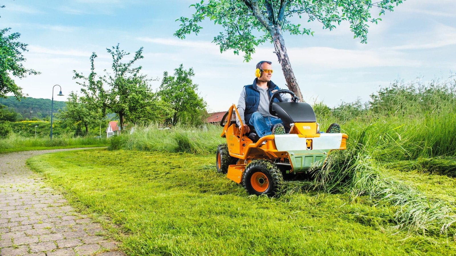 AS 920 Sherpa 2WD Loncin Ride-On Rough Cutter - Image 3