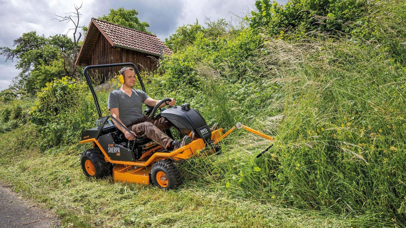 AS 940 Sherpa 4WD Loncin Ride-On Brushcutter - Image 2