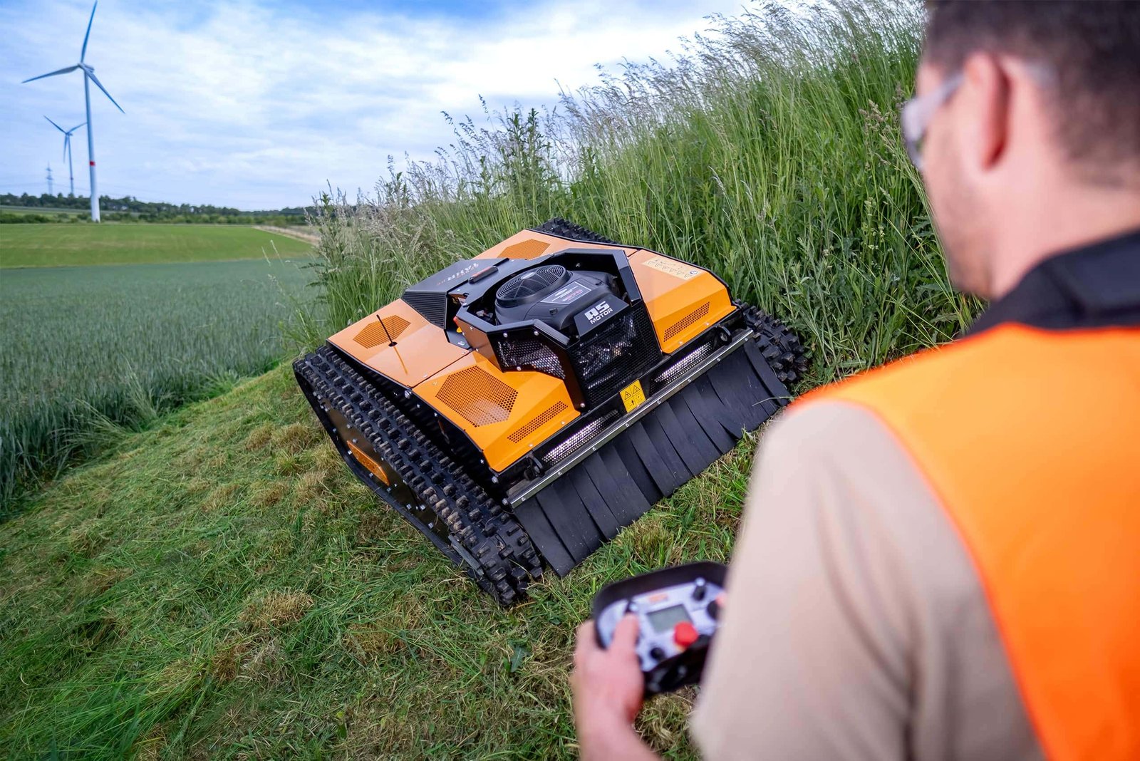 AS 990 Tahr RC Remote-Controlled Crawler Slope Mower - Image 3