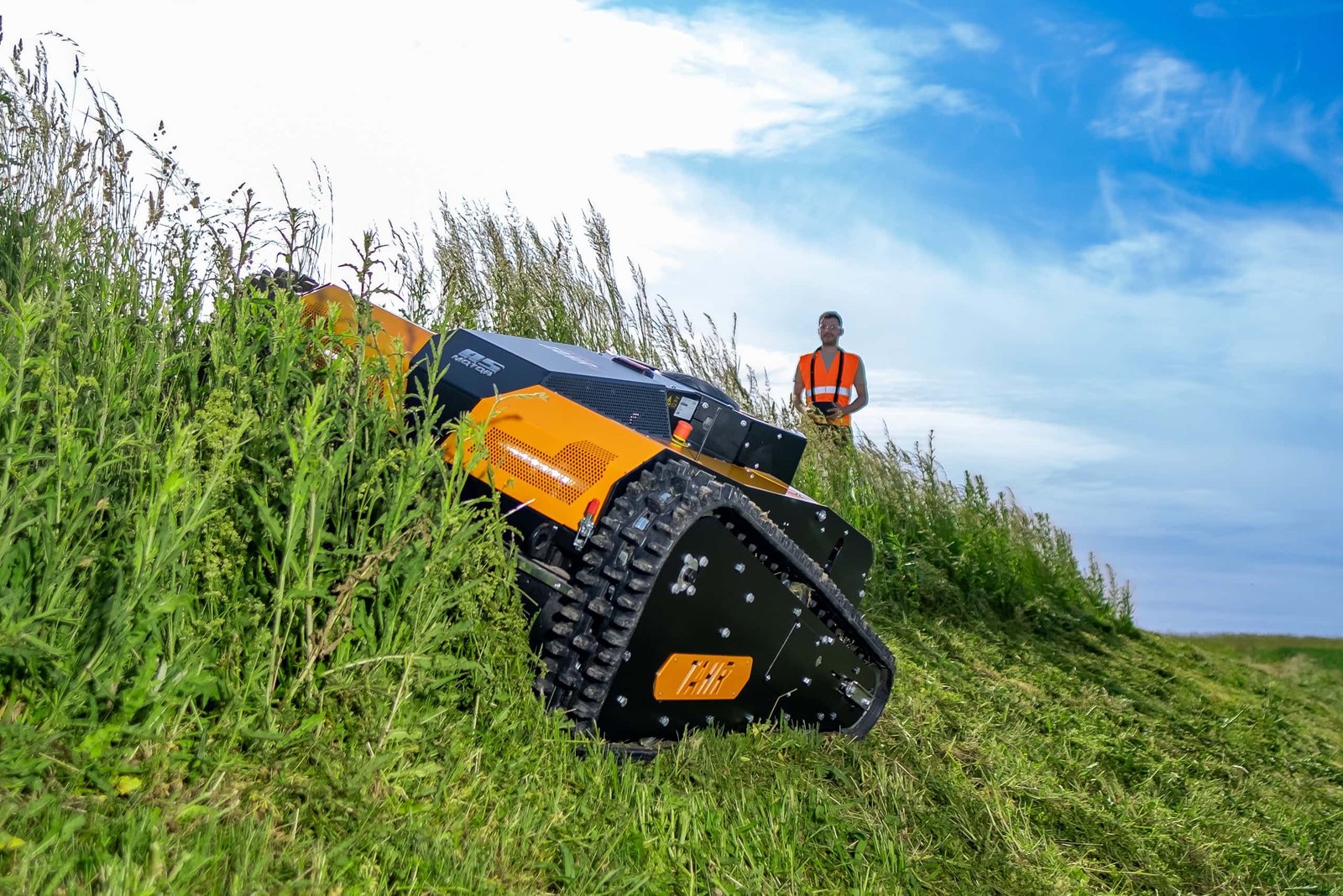 AS 990 Tahr RC Remote-Controlled Crawler Slope Mower - Image 4