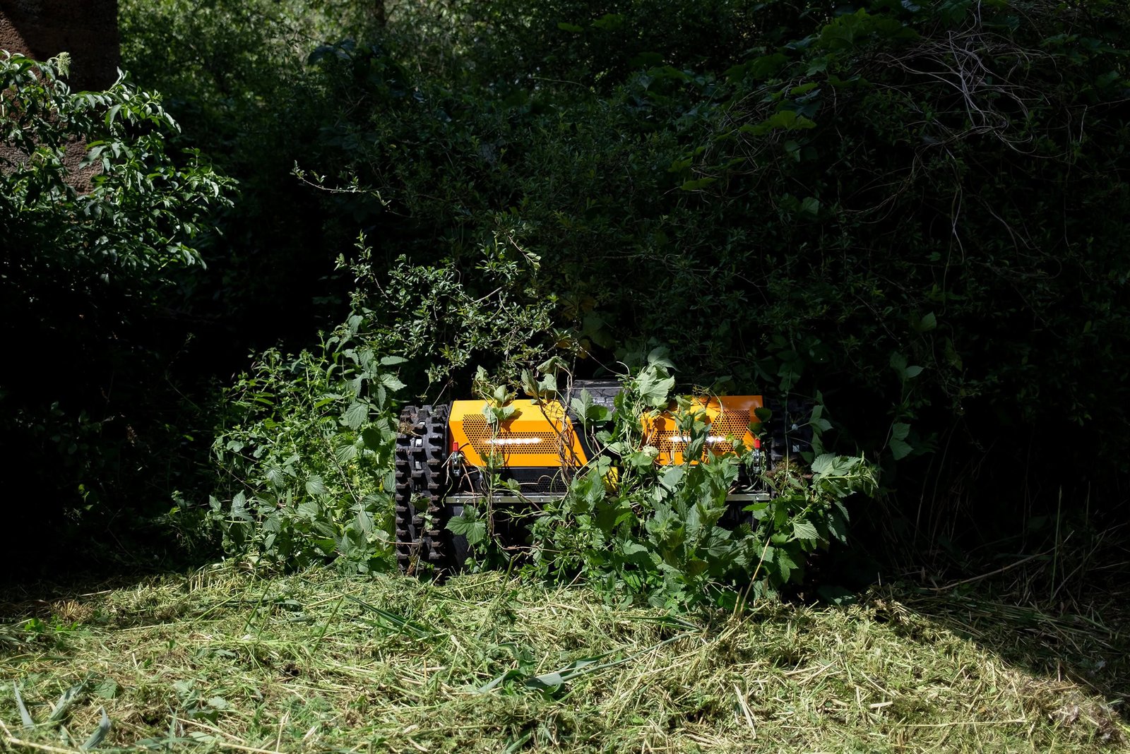 AS 990 Tahr RC Remote-Controlled Crawler Slope Mower - Image 8
