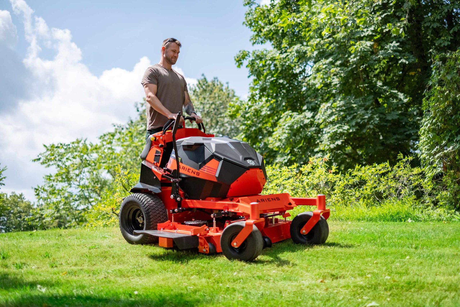 Ariens ARROW E 52 Battery Zero-Turn Mower - Image 2