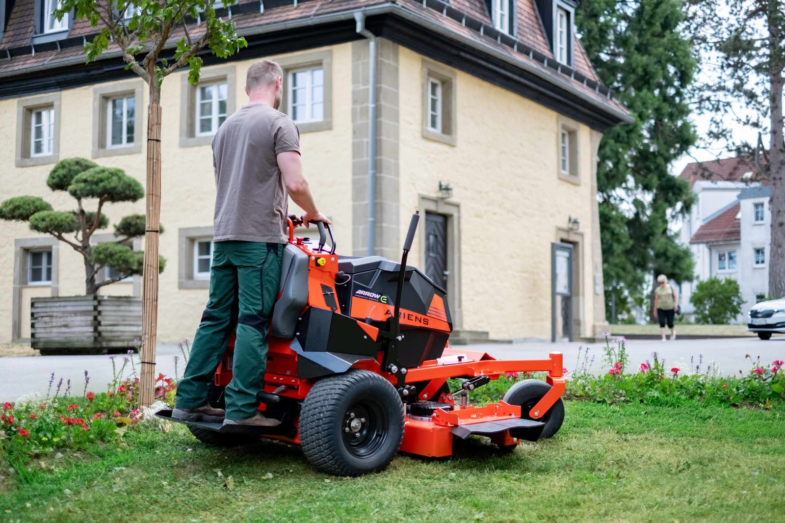 Ariens ARROW E 52 Battery Zero-Turn Mower - Image 7