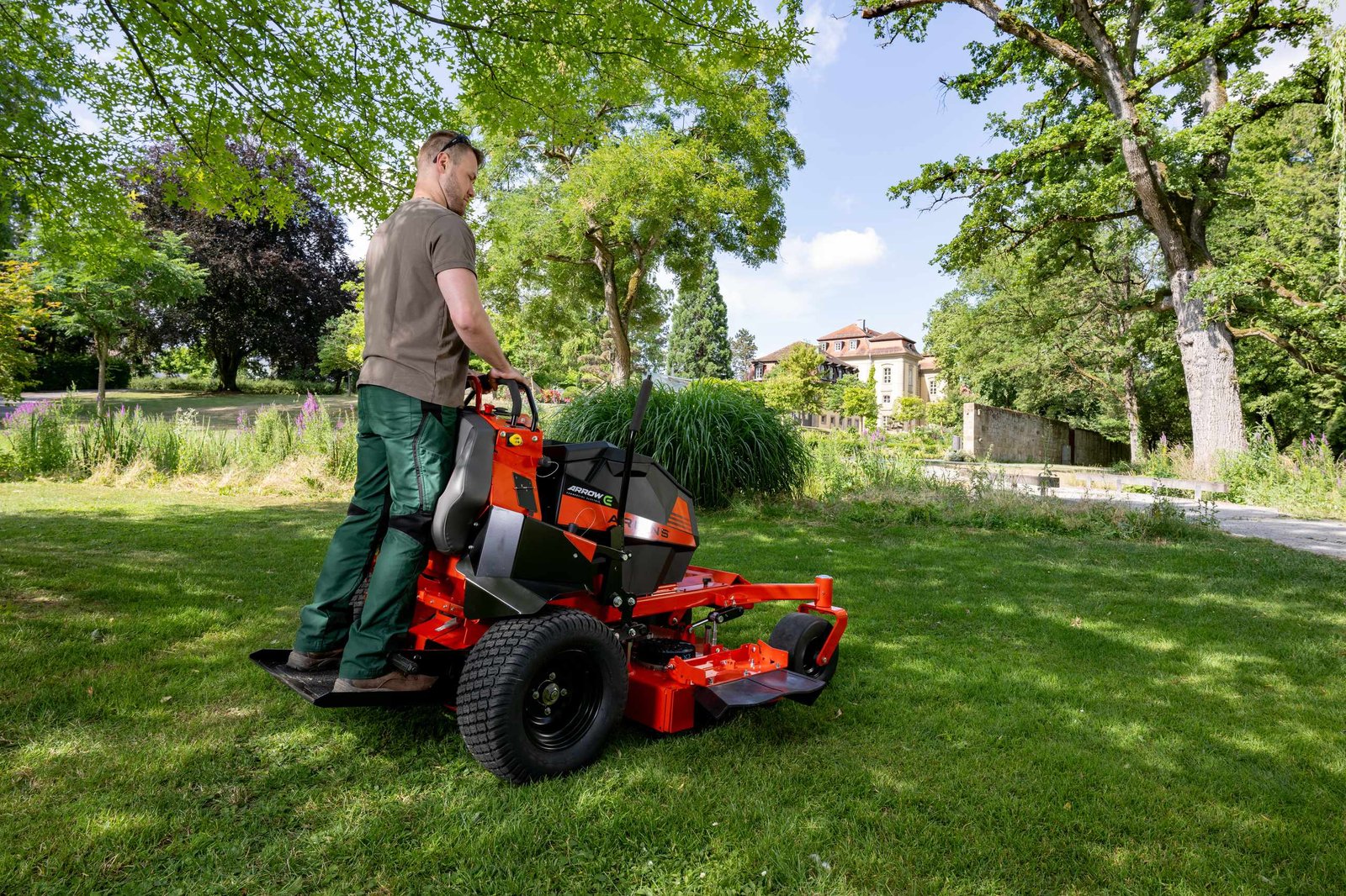 Ariens ARROW E 52 Battery Zero-Turn Mower - Image 5