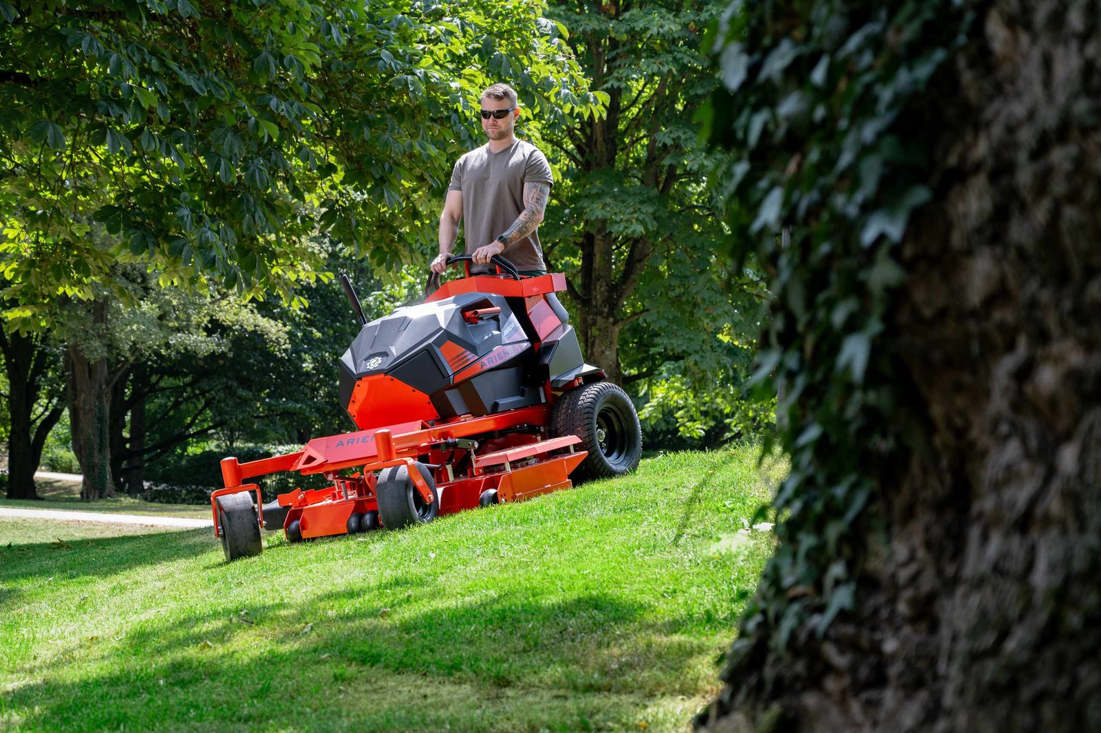 Ariens ARROW E 52 Battery Zero-Turn Mower - Image 6