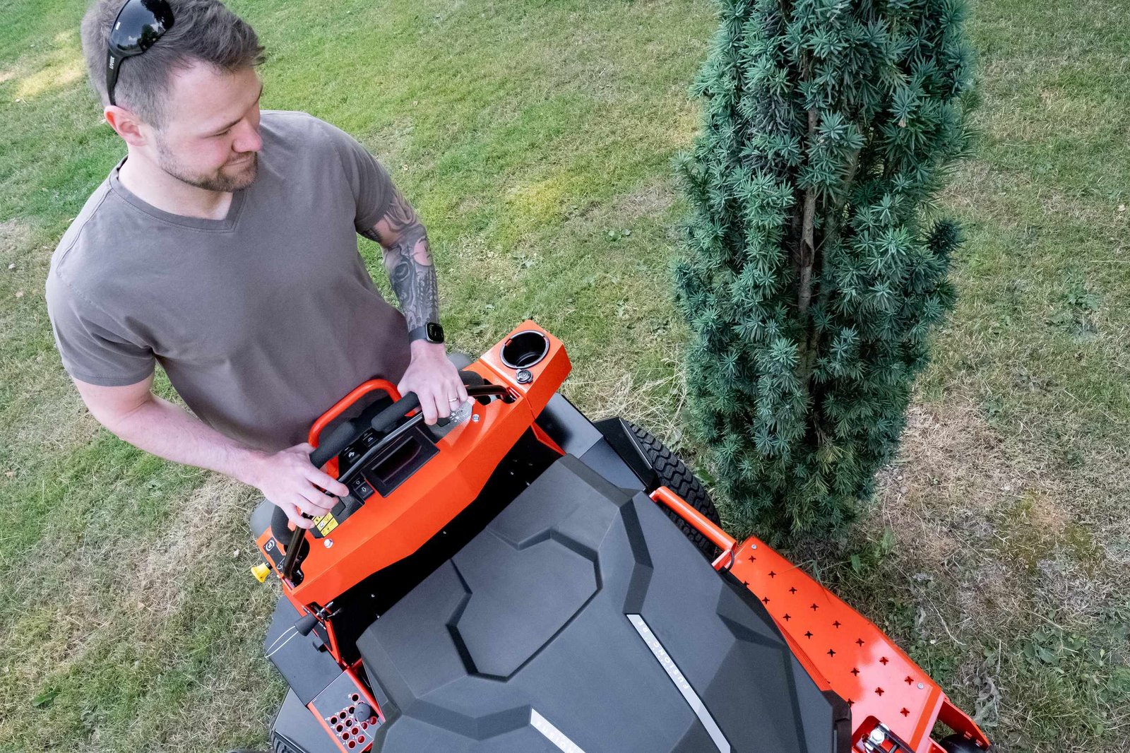 Ariens ARROW E 52R Battery Zero-Turn Mower - Image 3