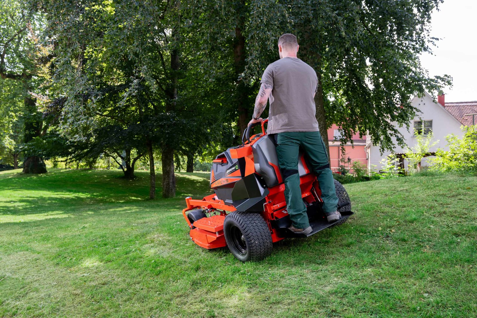 Ariens ARROW E 52R Battery Zero-Turn Mower - Image 4