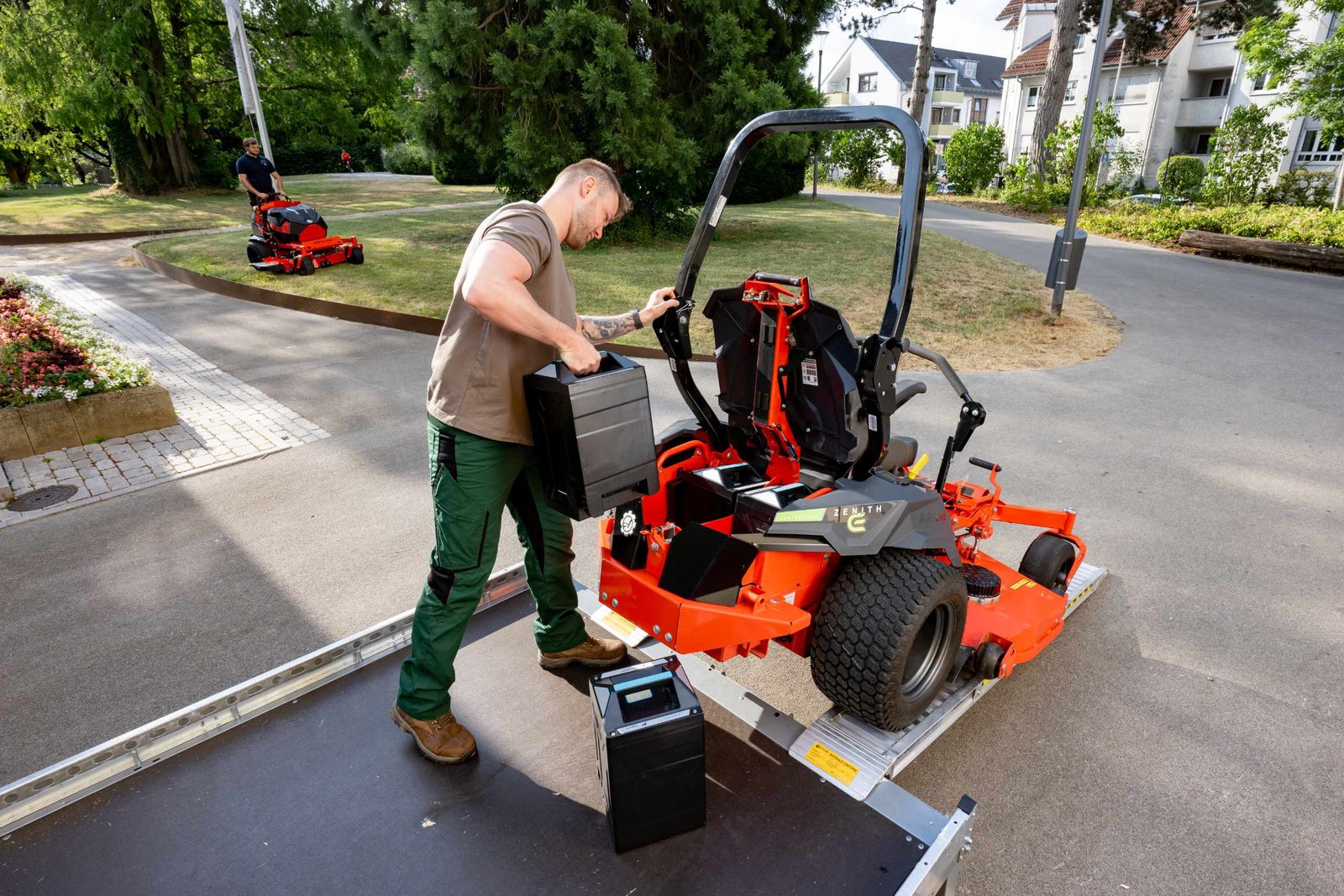 Ariens ZENITH E 60R Battery Zero-Turn Mower - Image 7