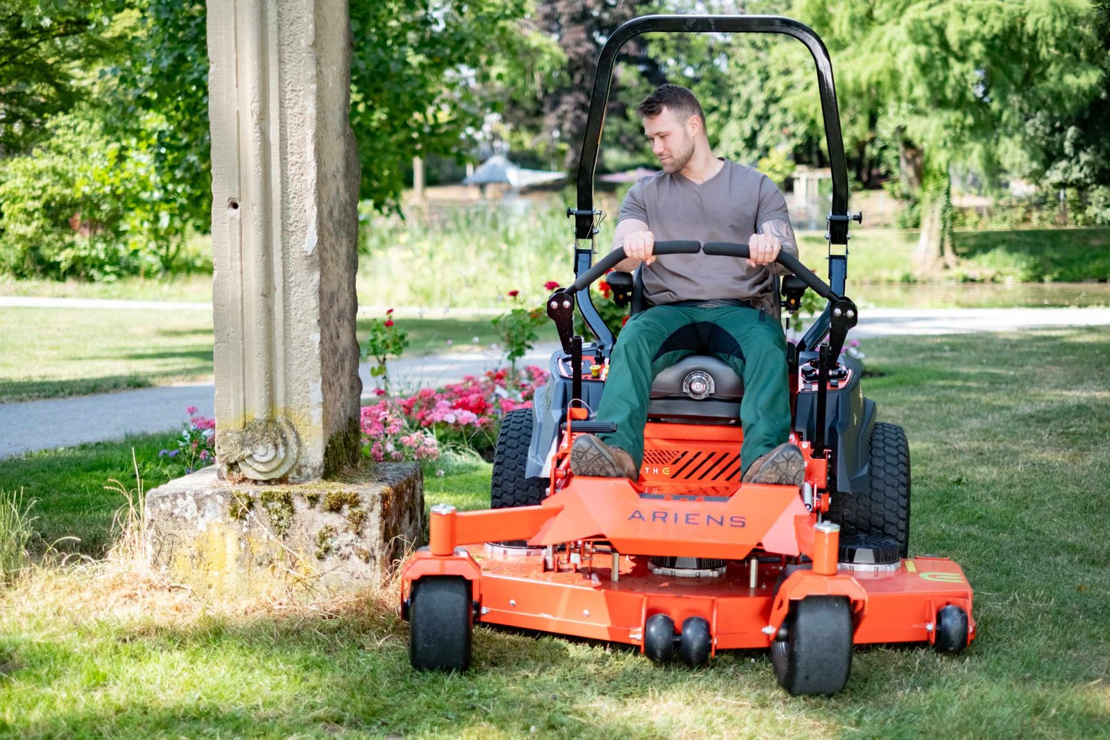 Ariens ZENITH E 60R Battery Zero-Turn Mower - Image 3