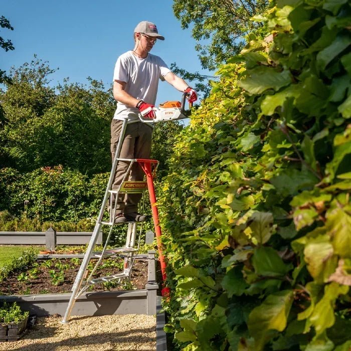Henchman Fully Adjustable PRO Tripod Ladder - Image 2
